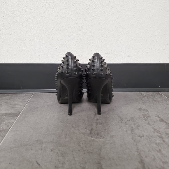 High Heeled Shoes - Picture 3 of 6